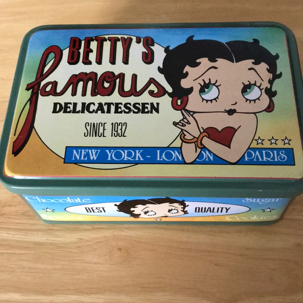 Betty Boop Metal Hinged Food Box